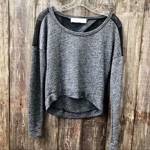 Long sleeve, mesh back, crop top